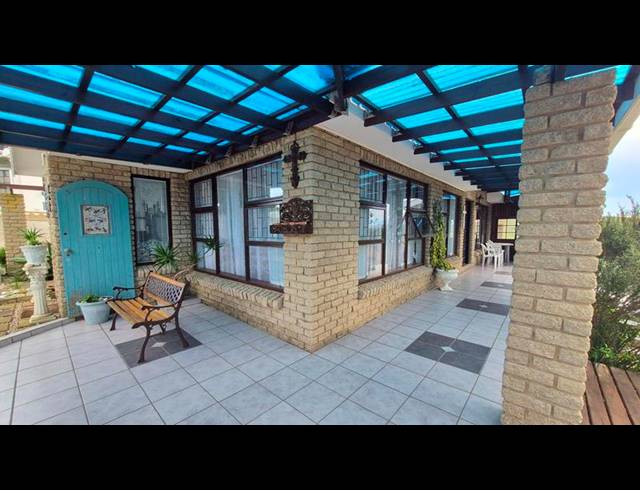 4 BEDROOM HOUSE FOR SALE IN HARTENBOS HEUWELS